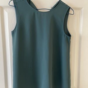 Sleeveless dress shirt